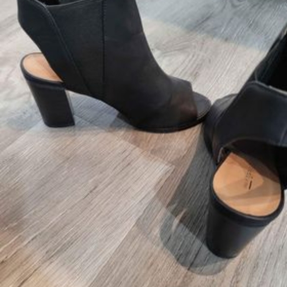 Black open toe bootie - Picture 3 of 4